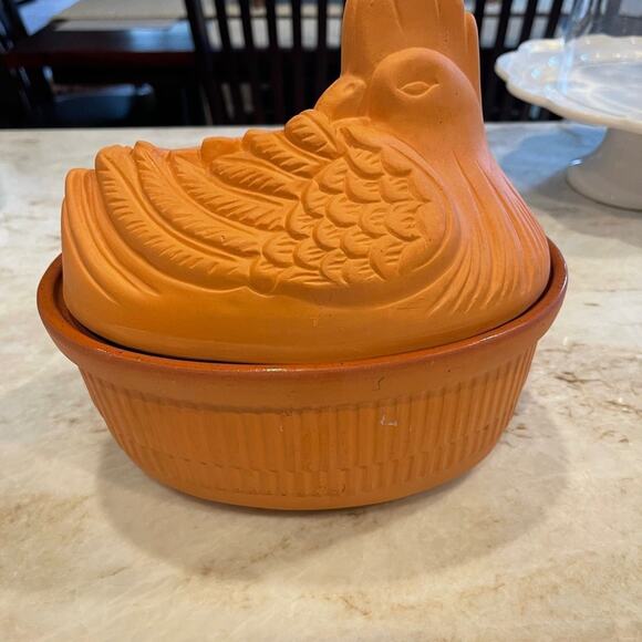 Chicken on a nest terracotta pottery egg keeper or baker roaster tureen - Picture 2 of 12